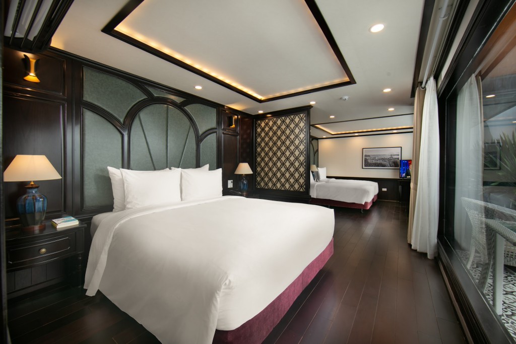 Family connecting Junior Suite